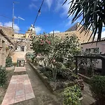 לינה וארוחת בוקר Giardino Incantato 3*